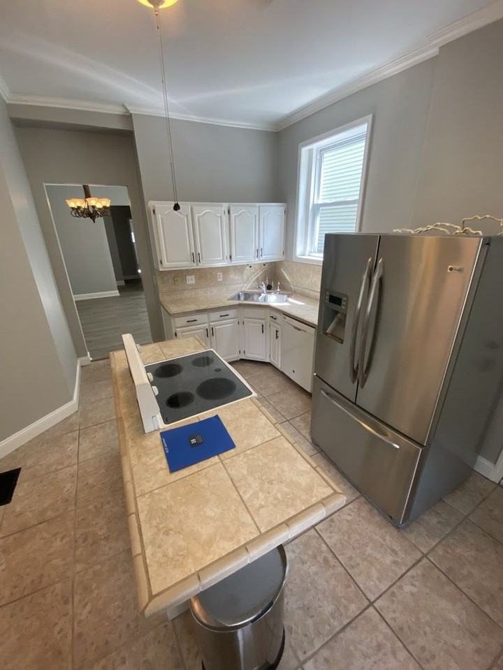 425 Warner St - Photo 7 of 39
