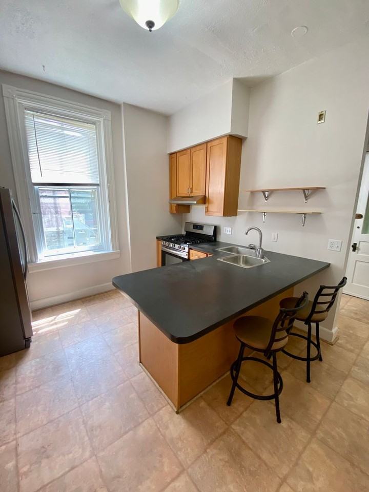 49 Parker St - Photo 4 of 26