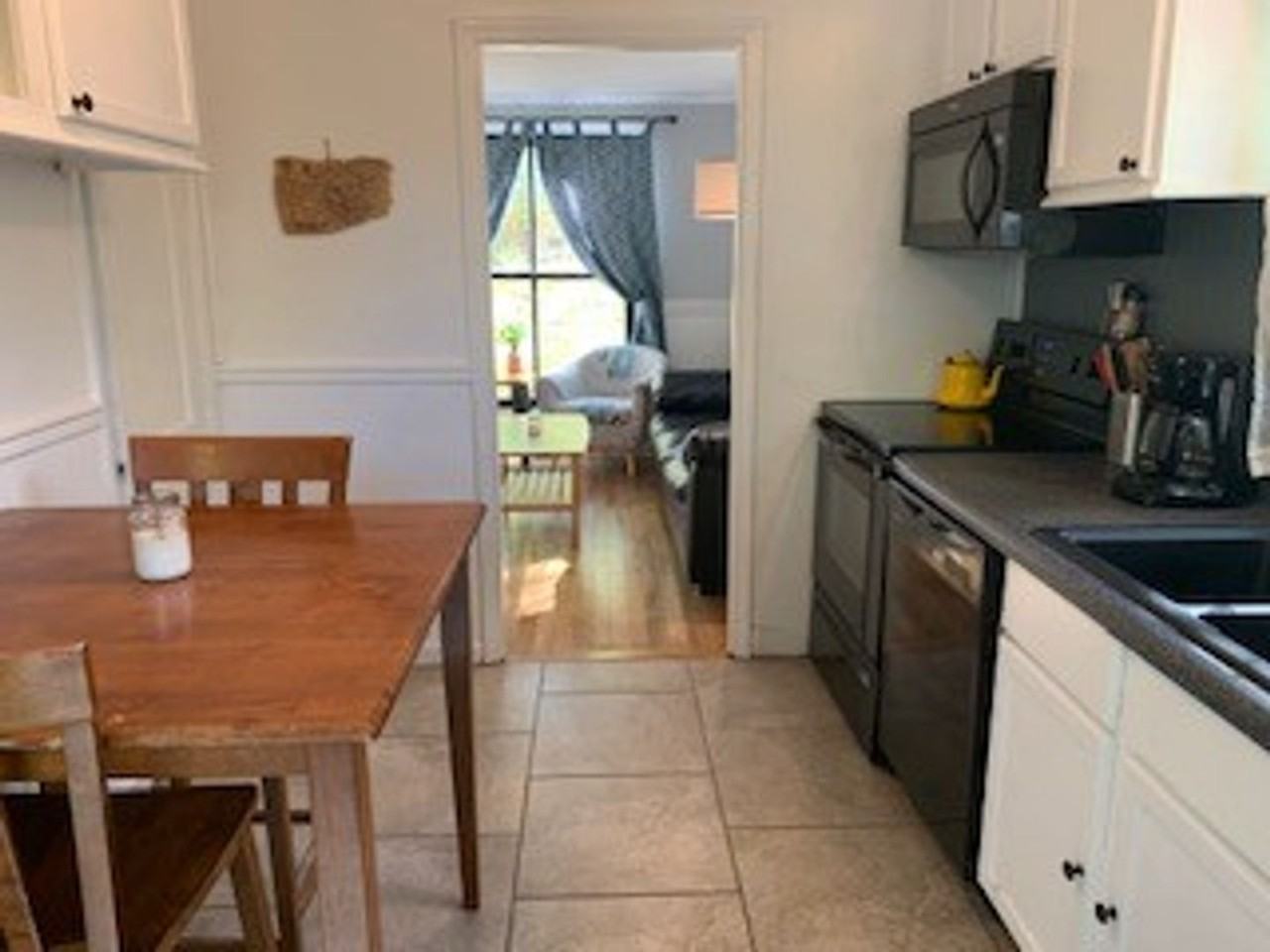 822 S Henderson St - Photo 5 of 10