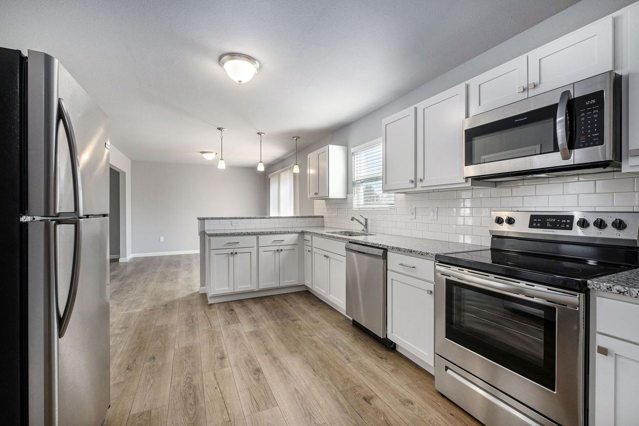 1621 Garfield Ct - Photo 2 of 36