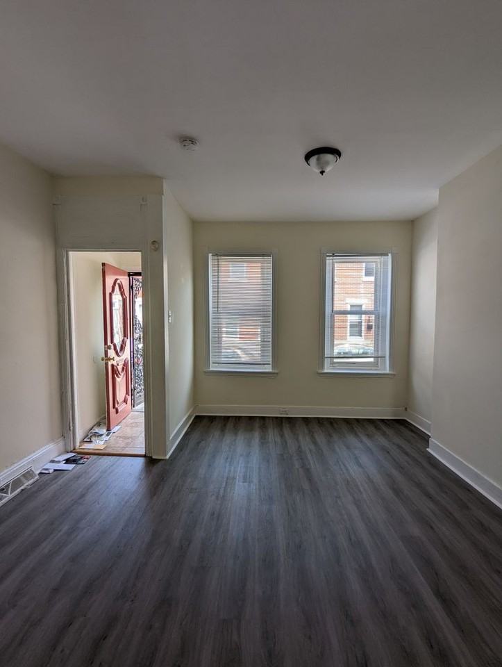 1922 Sigel St - Photo 2 of 12