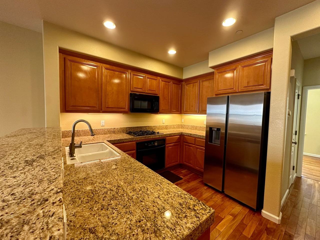 995 Cole Pl - Photo 2 of 9