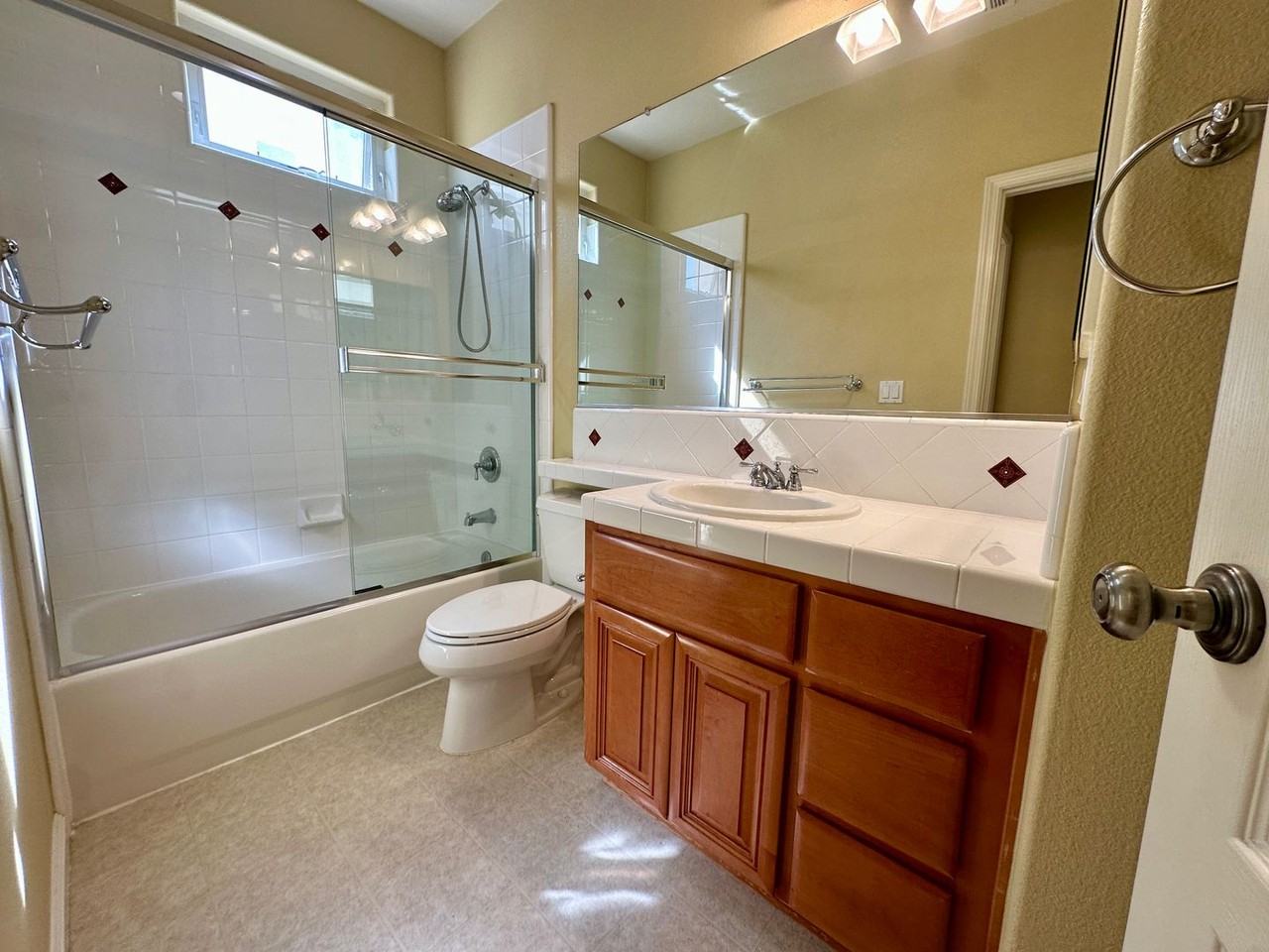 995 Cole Pl - Photo 4 of 9