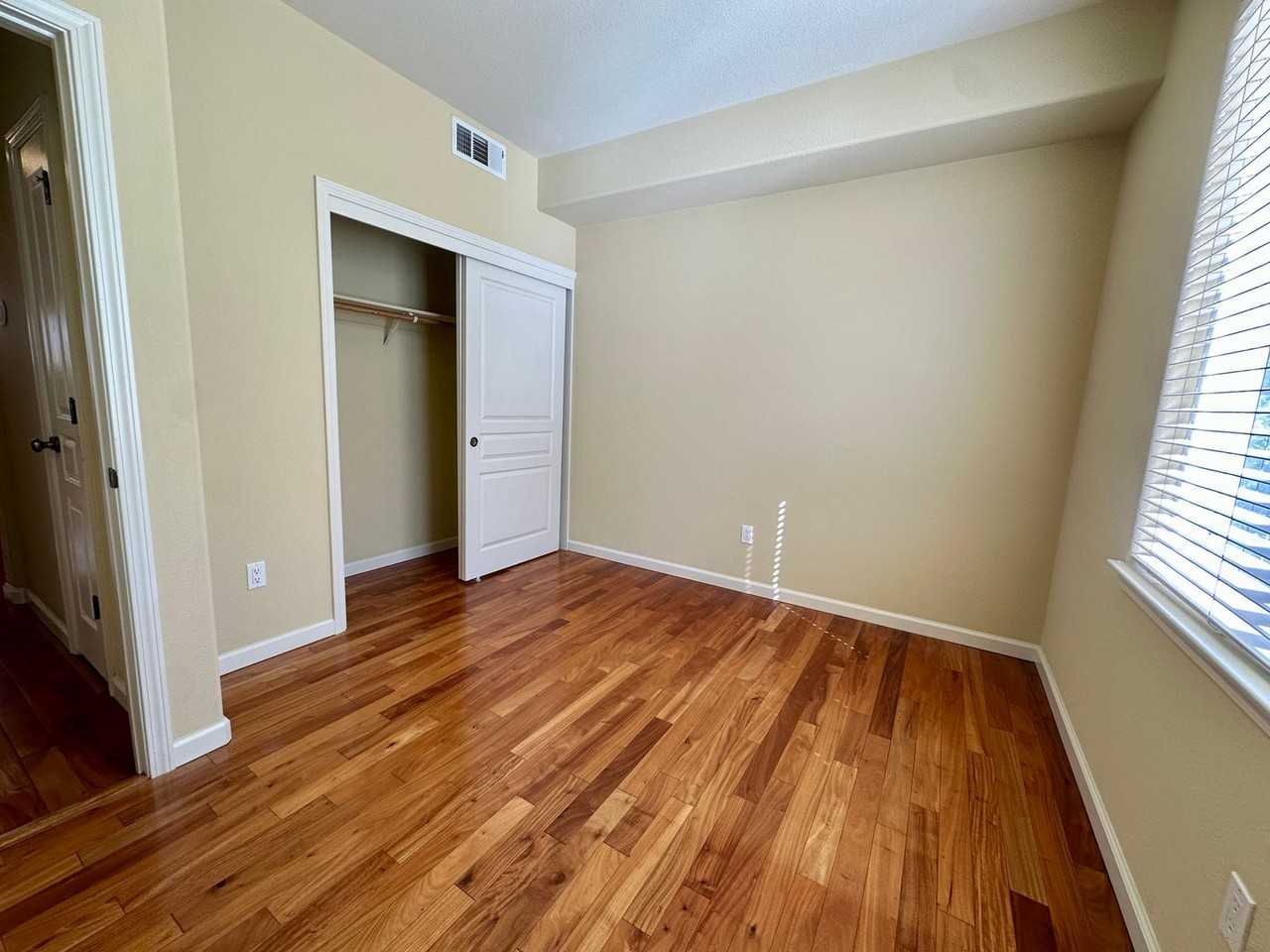 995 Cole Pl - Photo 5 of 9