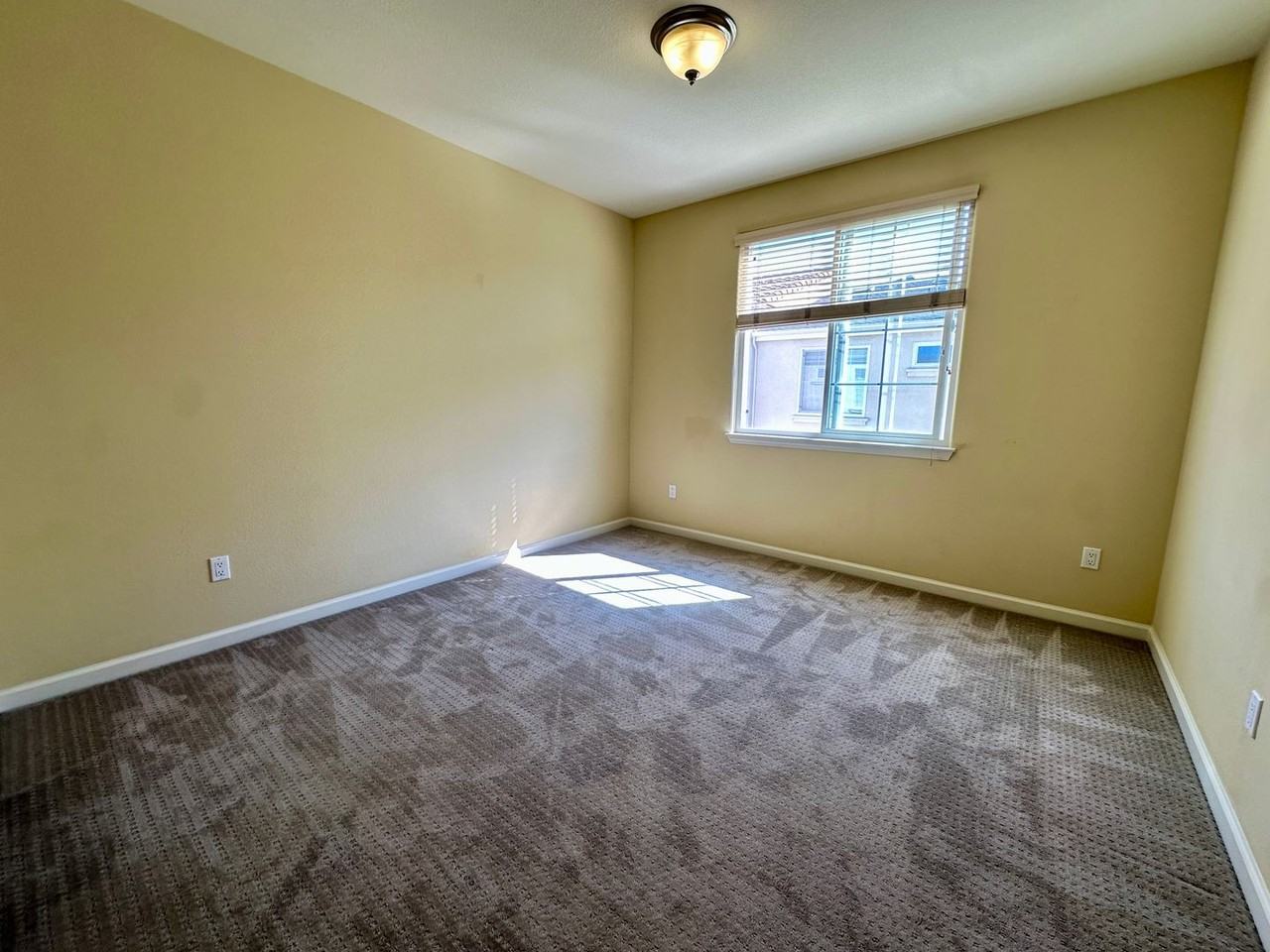 995 Cole Pl - Photo 6 of 9