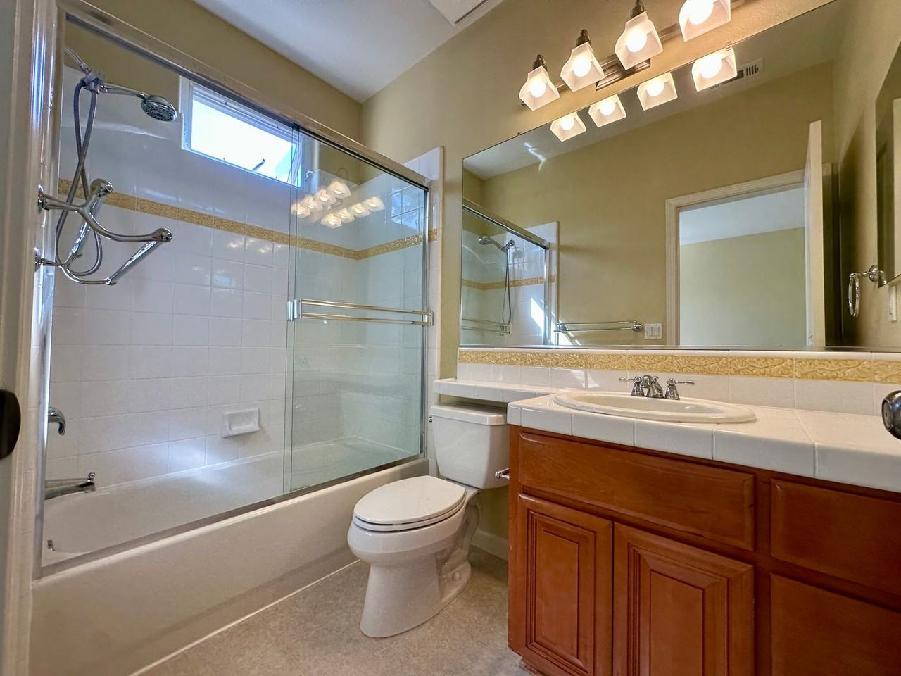 995 Cole Pl - Photo 7 of 9