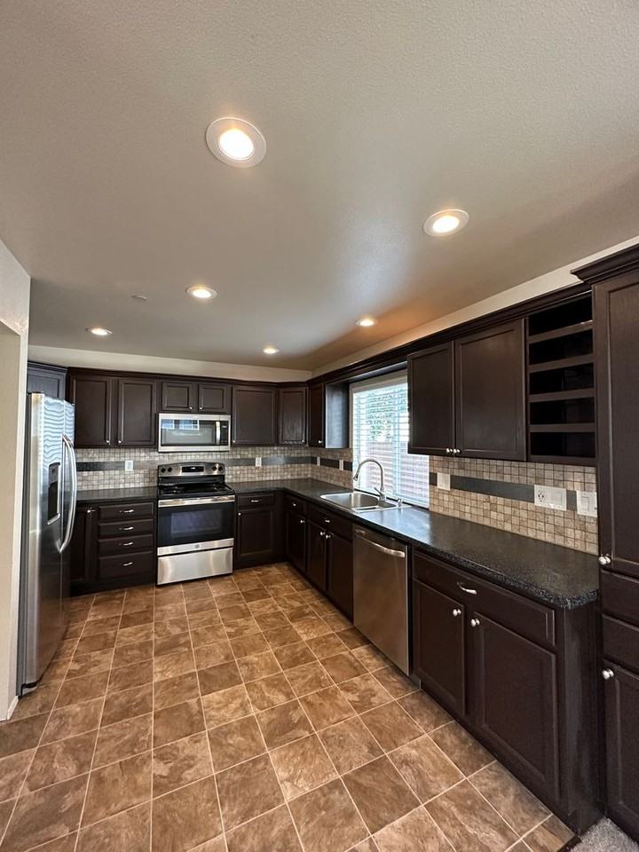 2764 Arnold St - Photo 6 of 17