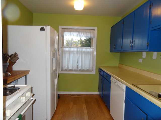 289 E 1st St - Photo 2 of 16