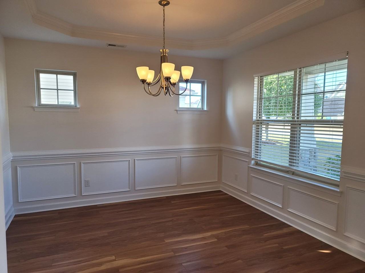 944 Ronald Reagan Dr - Photo 3 of 23