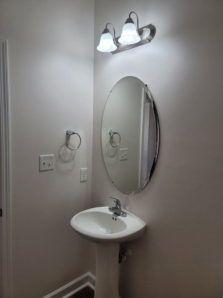 944 Ronald Reagan Dr - Photo 4 of 23