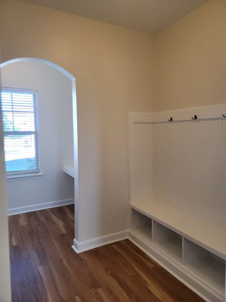 944 Ronald Reagan Dr - Photo 5 of 23