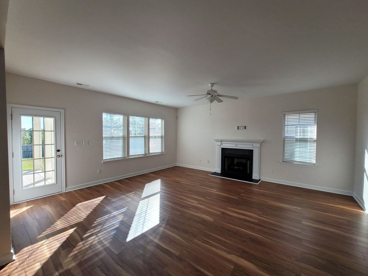 944 Ronald Reagan Dr - Photo 7 of 23