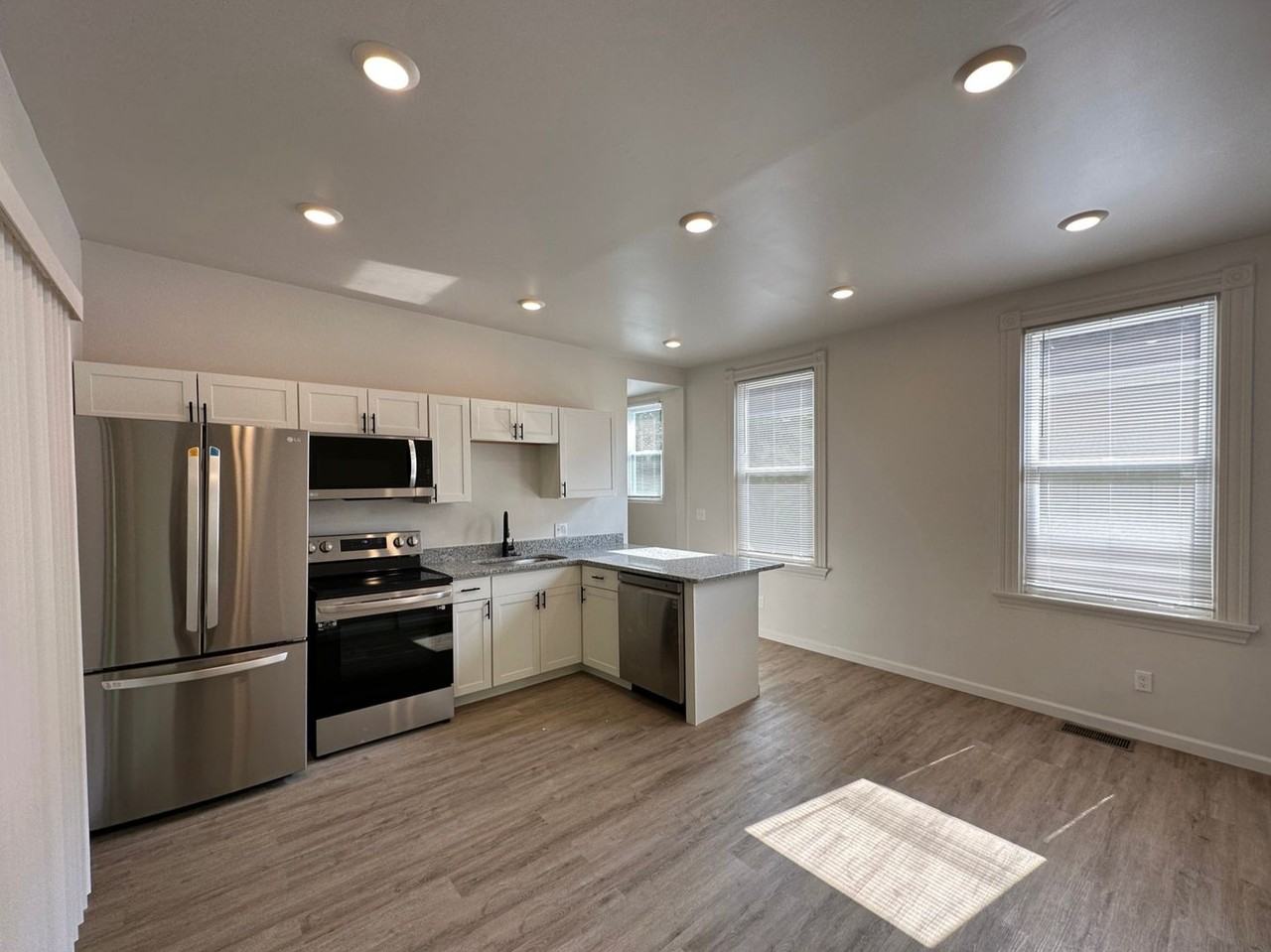 410 Tillotson St - Photo 6 of 47