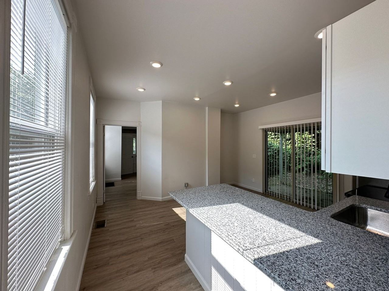 410 Tillotson St - Photo 3 of 47