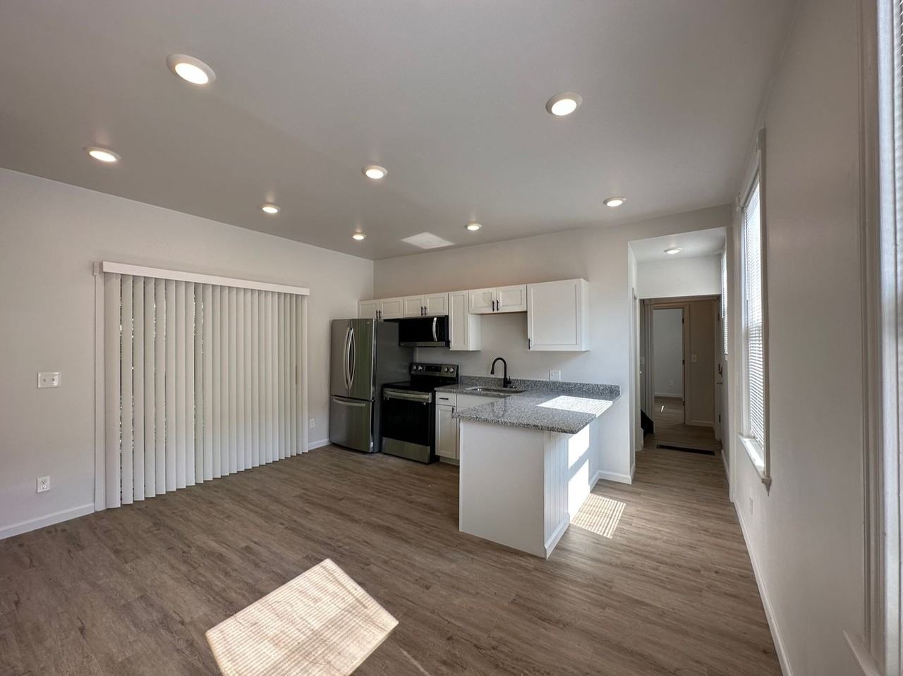 410 Tillotson St - Photo 4 of 47