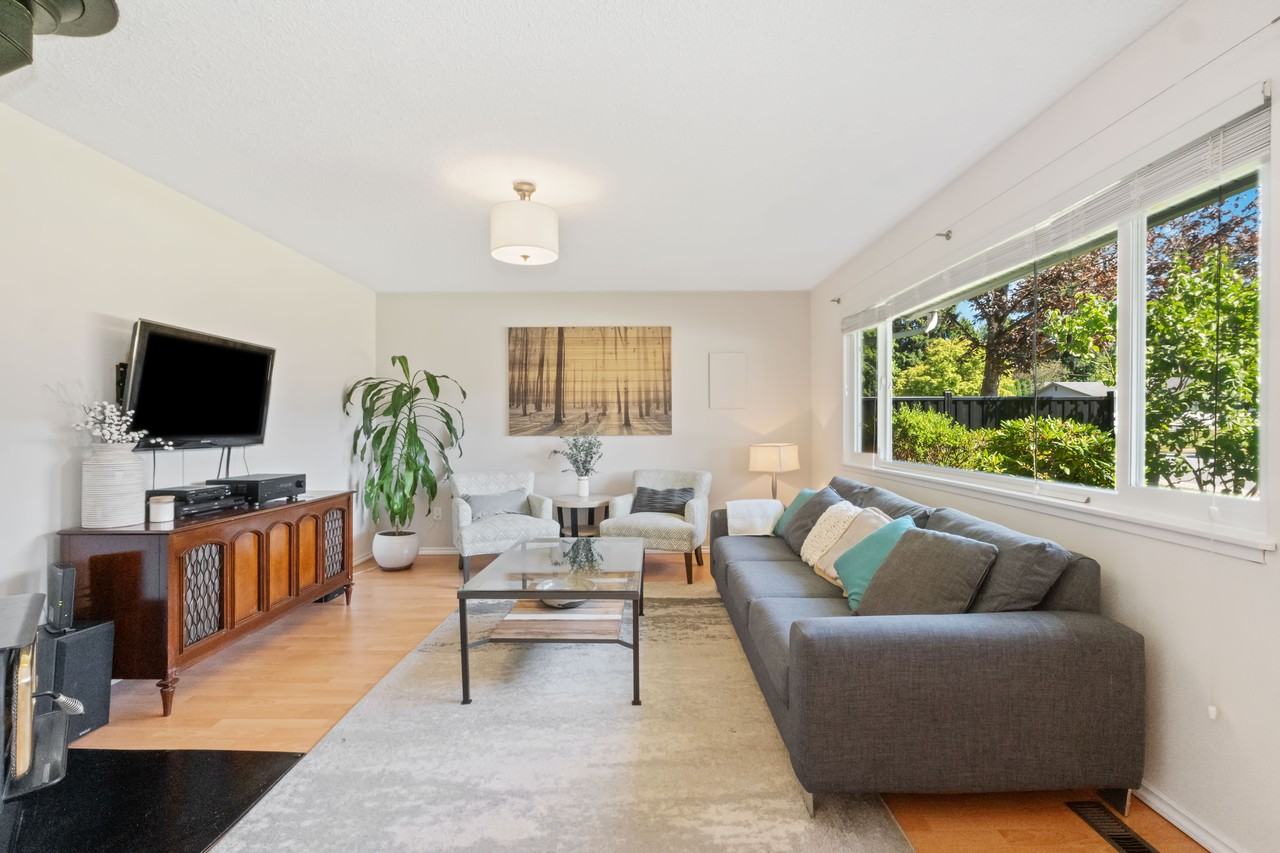 21017 Stonehouse Avenue - Photo 3 of 25