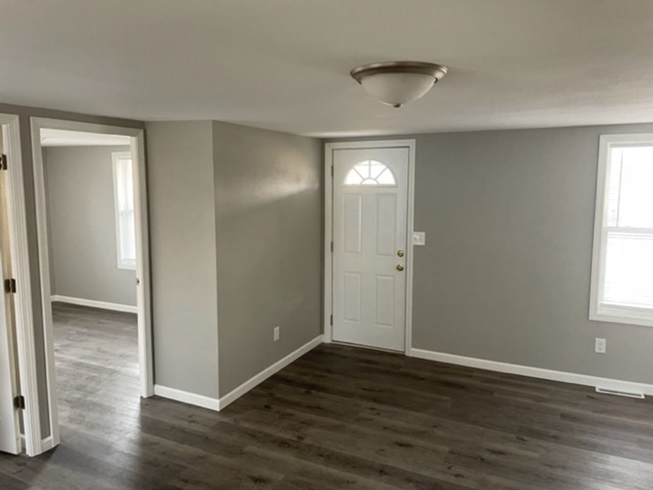 403 E Front St - Photo 3 of 7