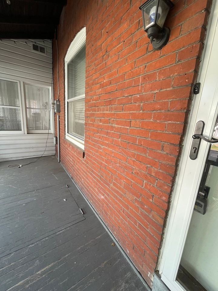 302 Edmonds Ave - Photo 2 of 14