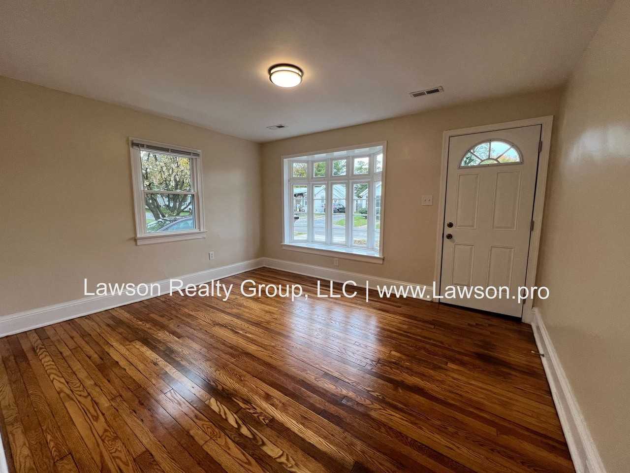 513 Goodwin Ave - Photo 3 of 17