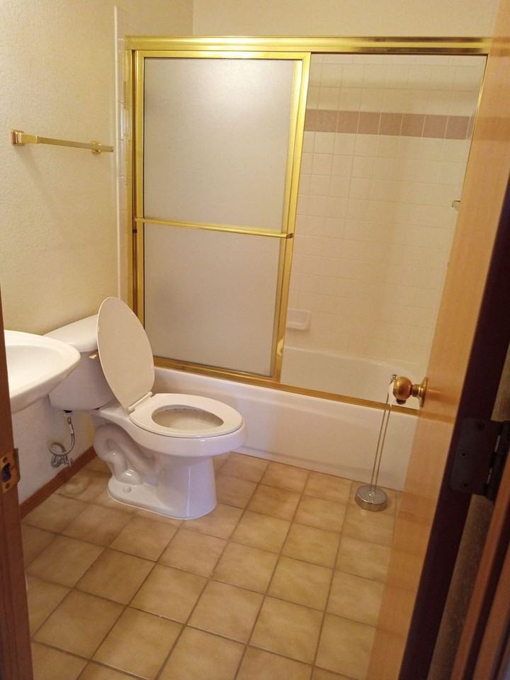 8501 Ashton Pl Ne - Photo 3 of 17