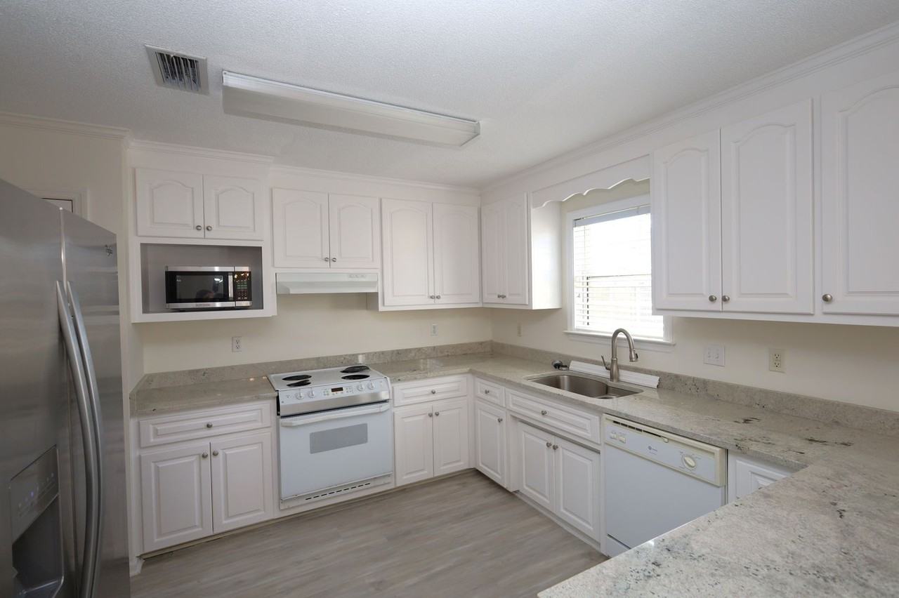 2508 Muscogee Dr - Photo 2 of 13