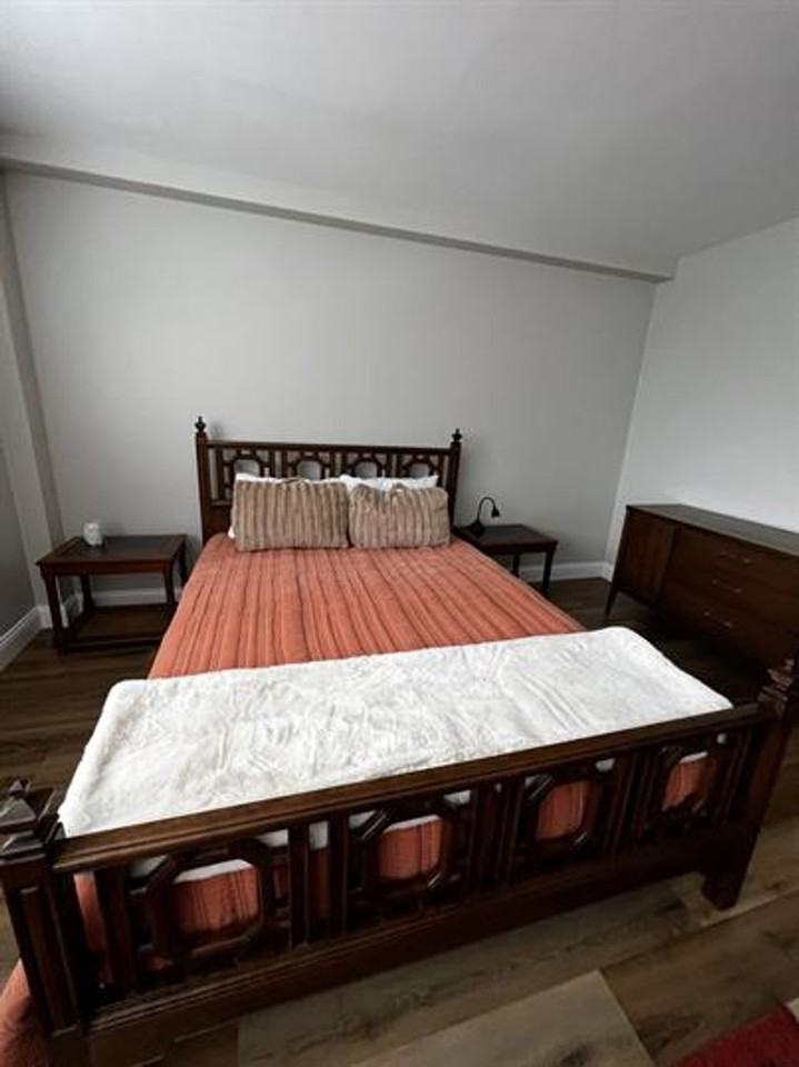 The Town House - Photo 4 of 17