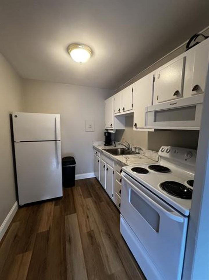 The Town House - Photo 6 of 17