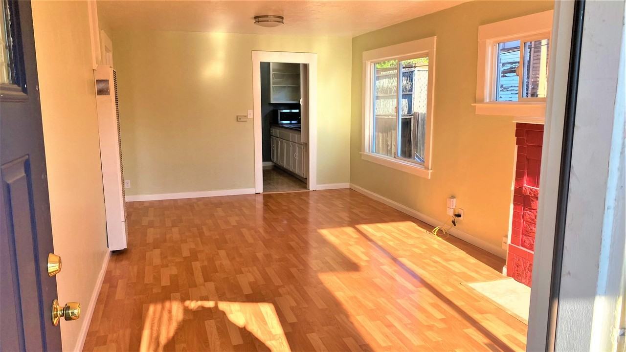 2839 Short St - Photo 3 of 22