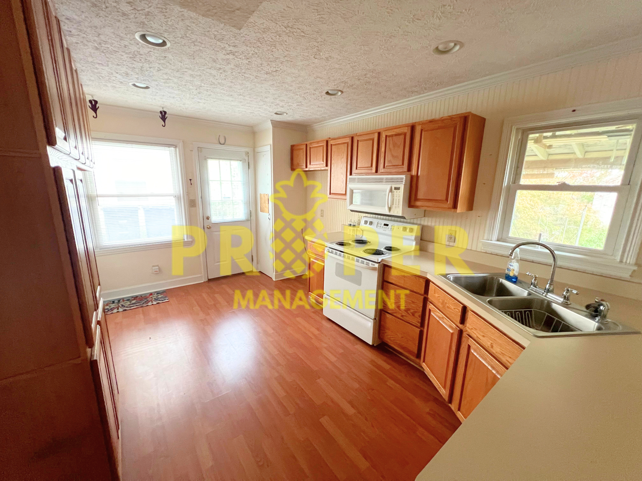 109 S Westview Ave - Photo 3 of 16