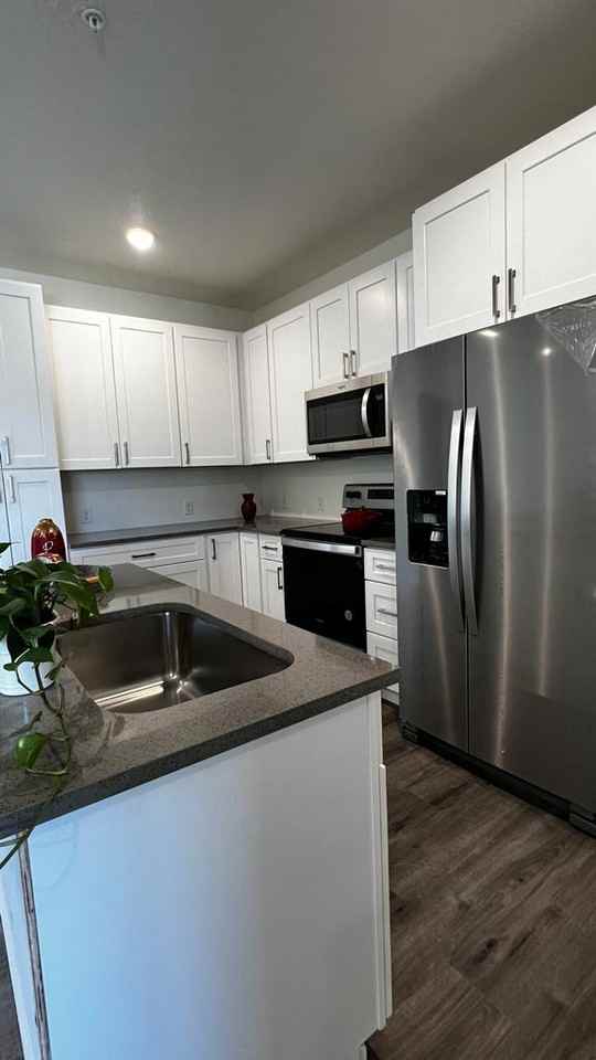 ARLINGTON POINTE APARTMENTS - Photo 3 of 10