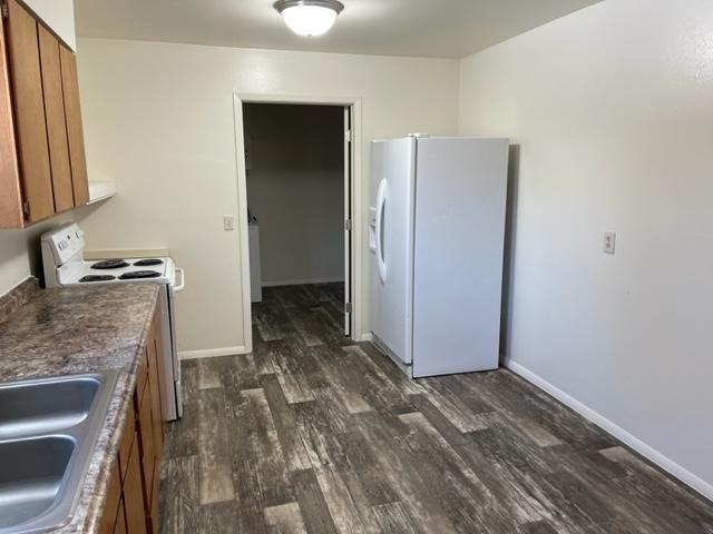 405 Maple Ave - Photo 2 of 12