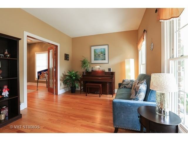 458 S Fairview Ave - Photo 3 of 25