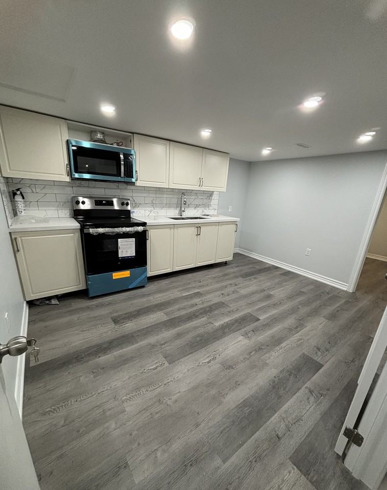 638 Trethewey Drive - Photo 3 of 8