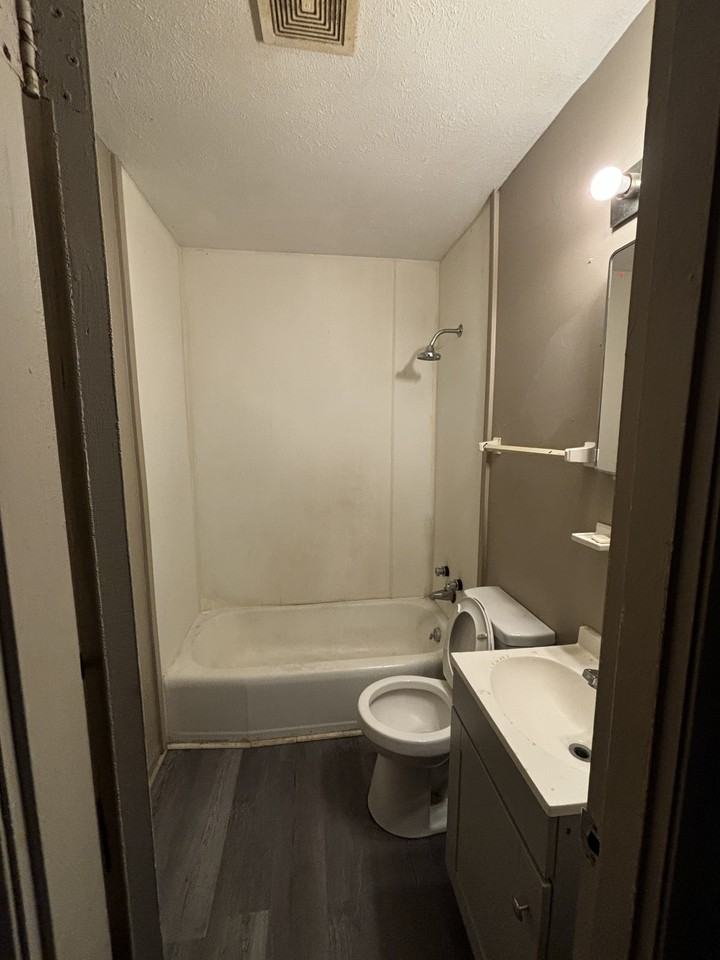 404 Sunset Ln - Photo 3 of 7