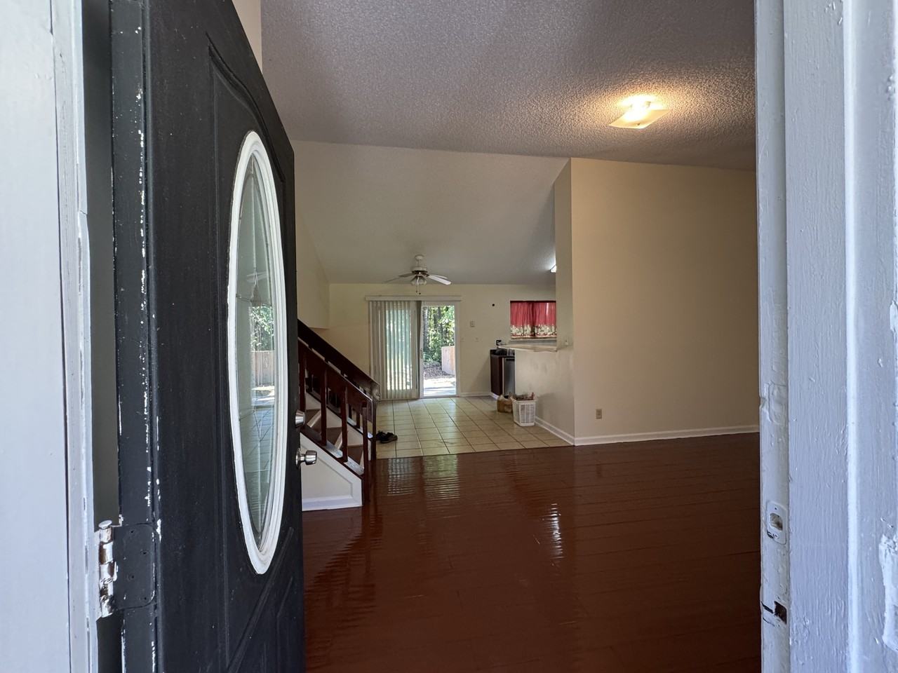 1095 Chapman Cir - Photo 2 of 27