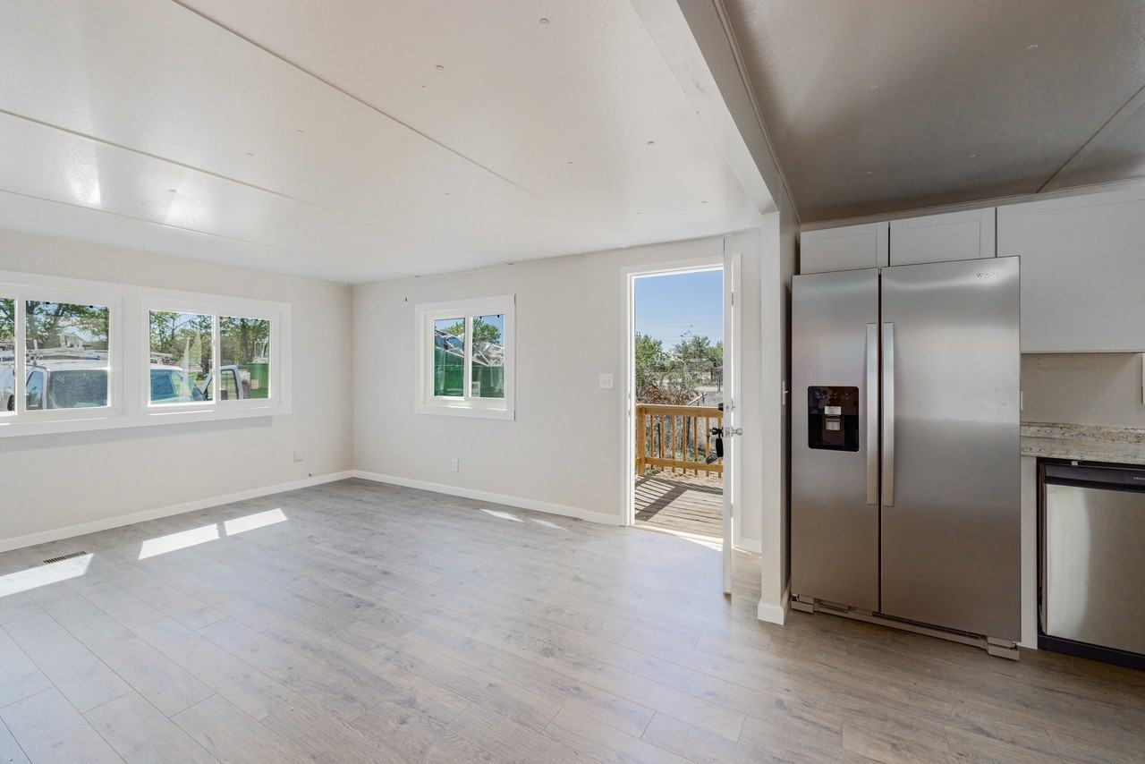 7119 Henry St - Photo 2 of 20