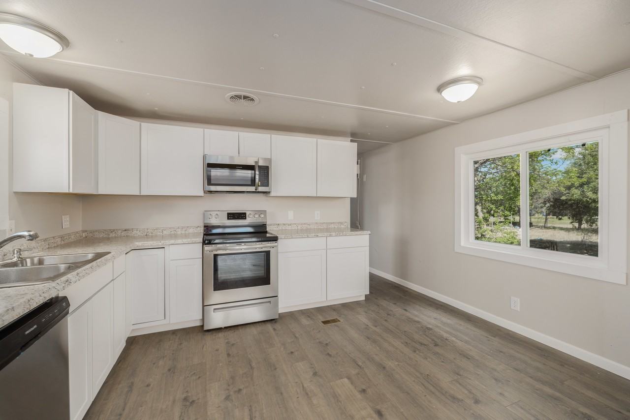 7119 Henry St - Photo 3 of 20