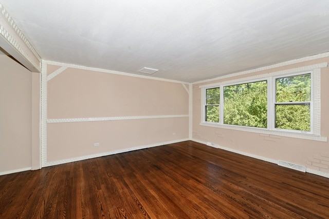 8517 W 87th St - Photo 3 of 10