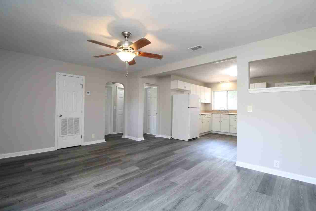 639 Ditmar St - Photo 3 of 14