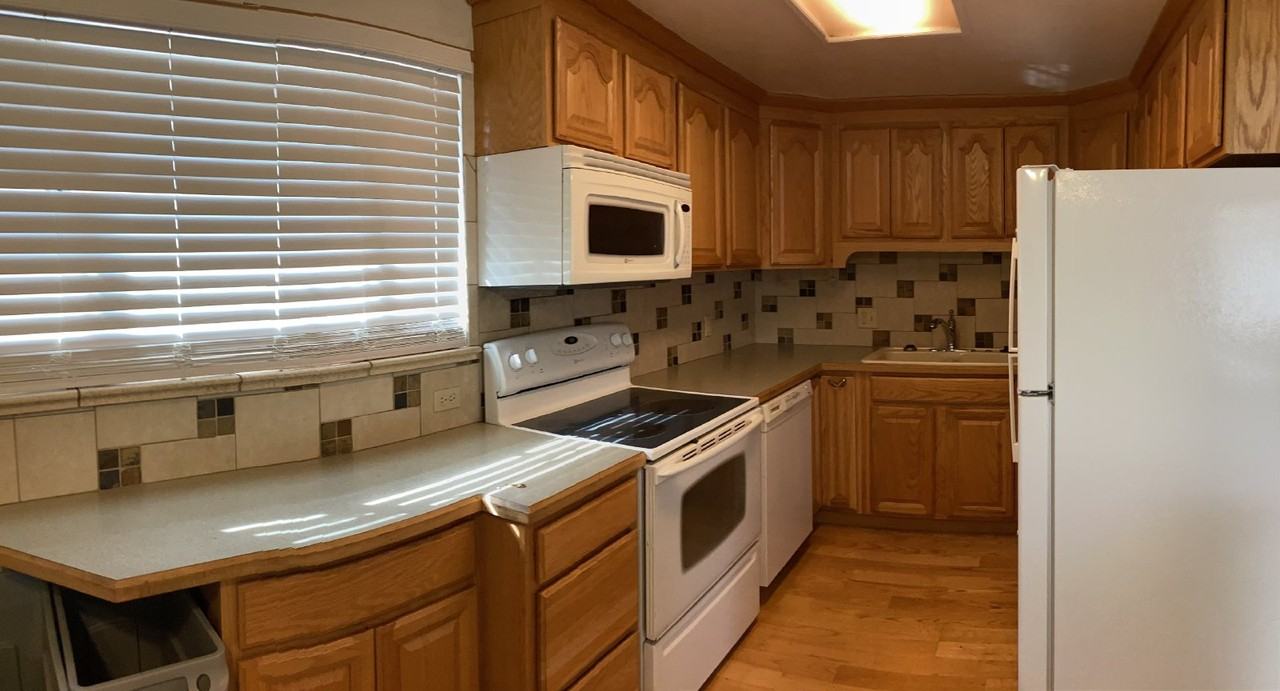 345 S Clay St - Photo 3 of 6