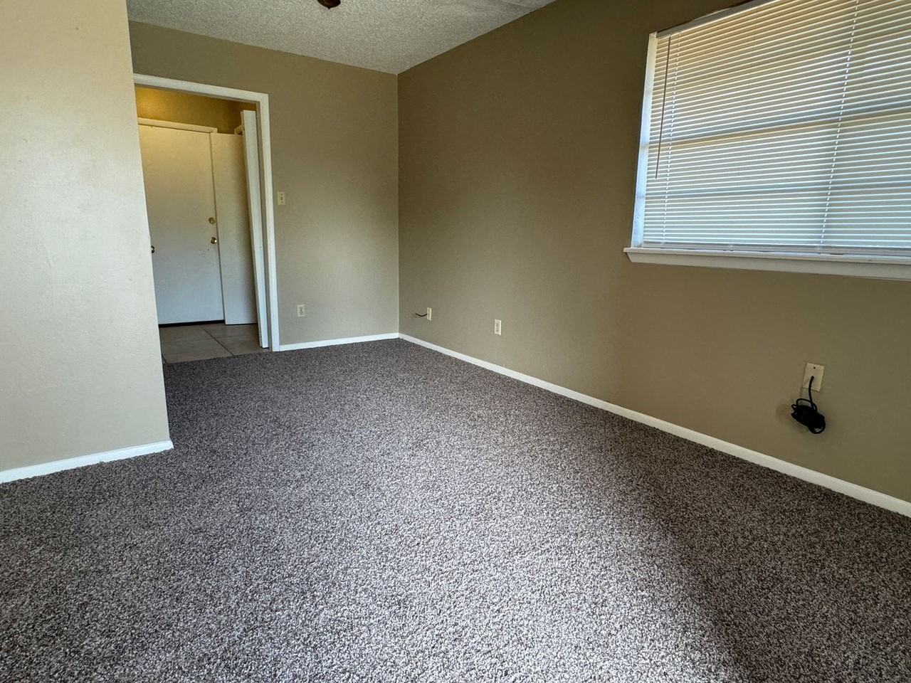 6607 Nw Denver Ave - Photo 3 of 11