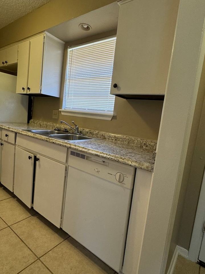 6607 Nw Denver Ave - Photo 5 of 11