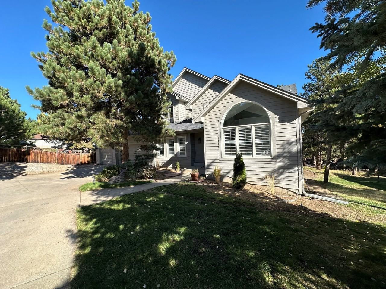 2334 Pine Tree Ln - Photo 2 of 24