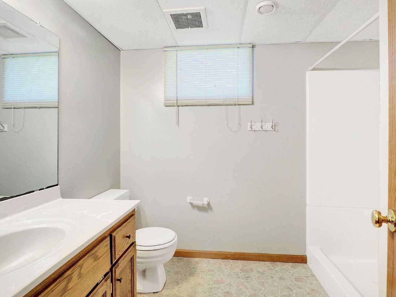 8240 Sunnyside Rd - Photo 2 of 16