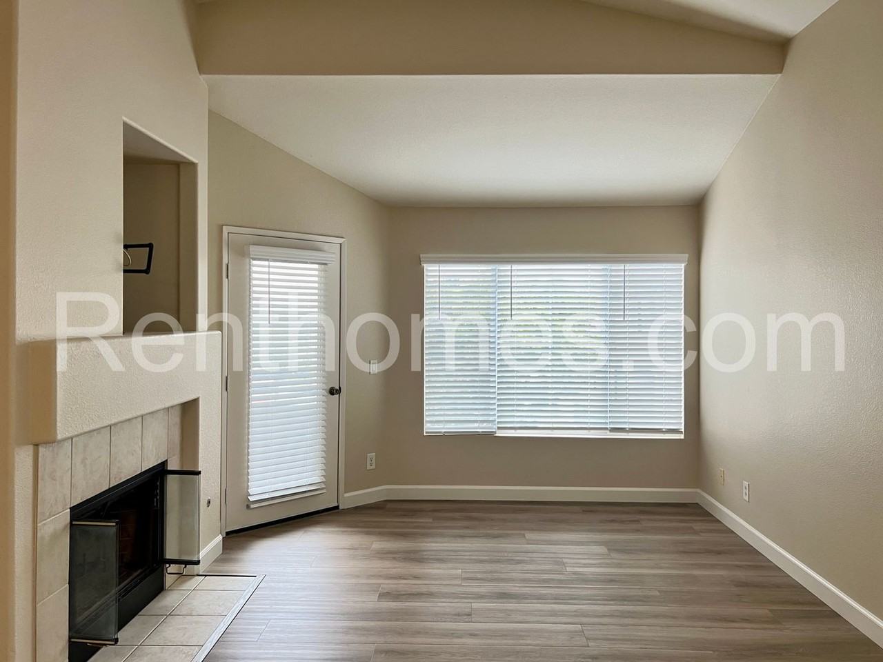 11881 Spruce Run Dr Unit A - Photo 3 of 28