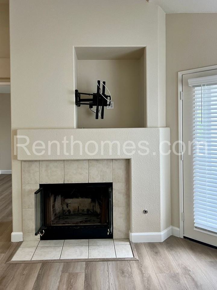 11881 Spruce Run Dr Unit A - Photo 4 of 28