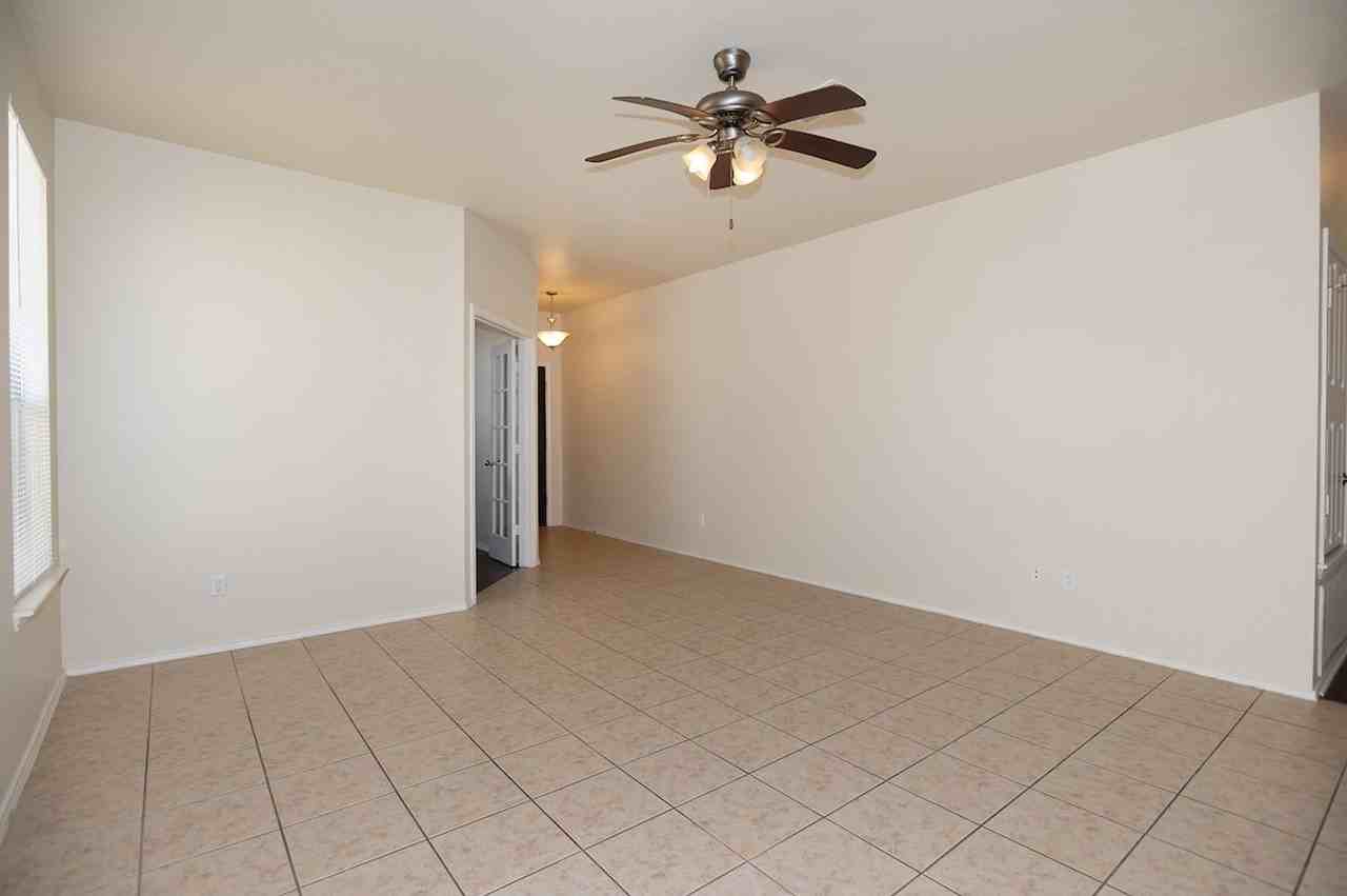 333 Stella Gold St - Photo 6 of 27