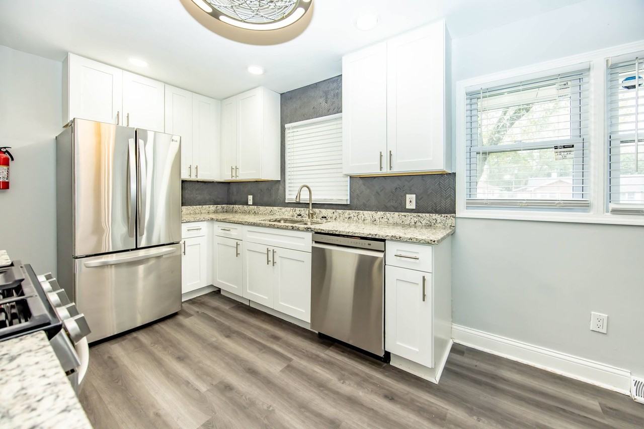 7138 Ash Ave - Photo 3 of 35