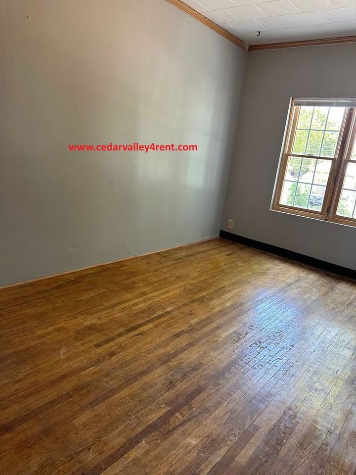 434 Oaklawn Ave - Photo 7 of 9
