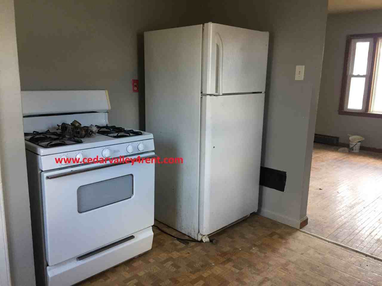 143 W Parker St - Photo 3 of 7